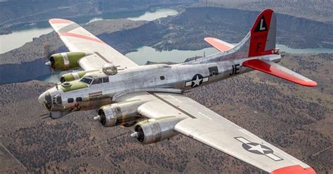 b 17 bomber.